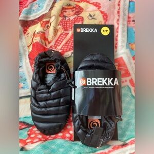 Brekka Black Puffy Slippers